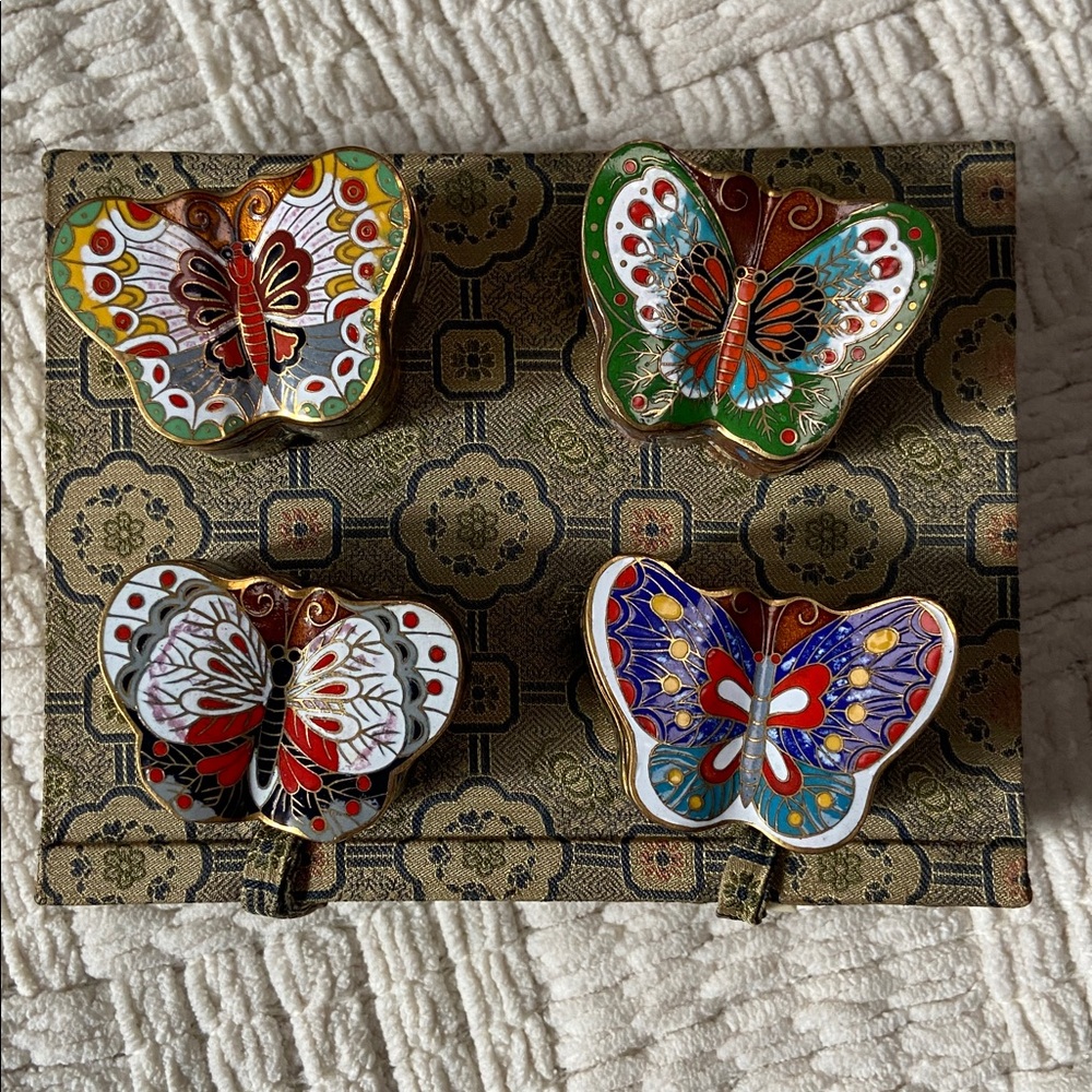 Vintage Chinese Cloisonné Enamel Gold Butterfly Trinket Boxes Set of 4 - Picture 15 of 15